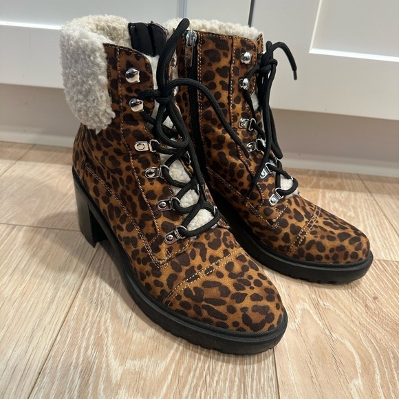 Marc Fisher Hiker Lace-Up Ankle Boots size 8.5 - Picture 1 of 10